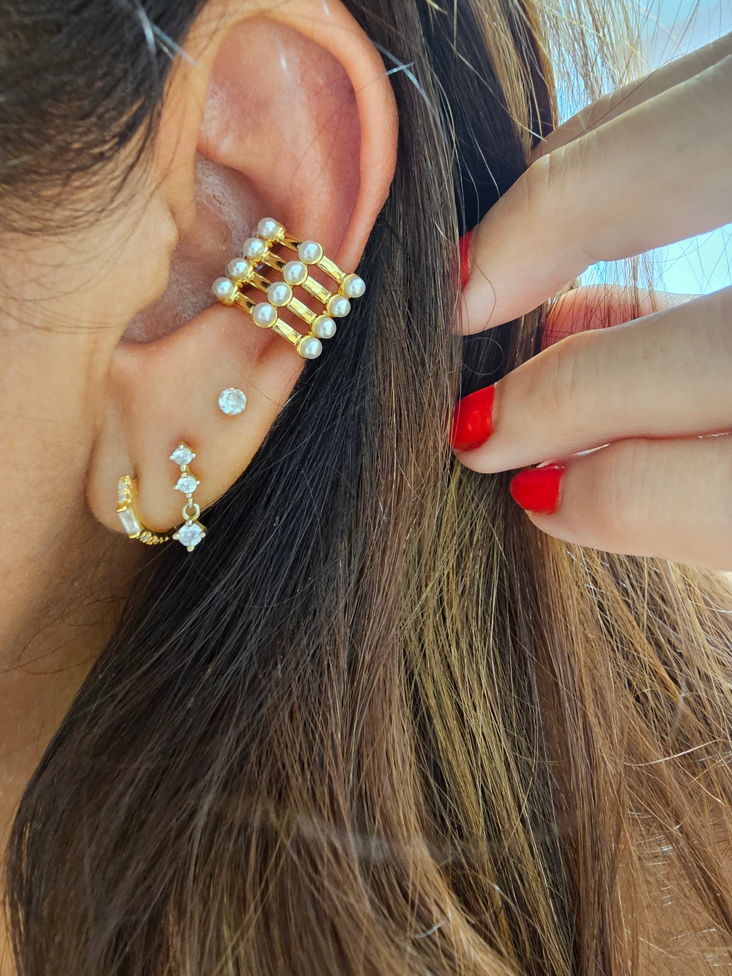 Tiny Pearls Earcuff